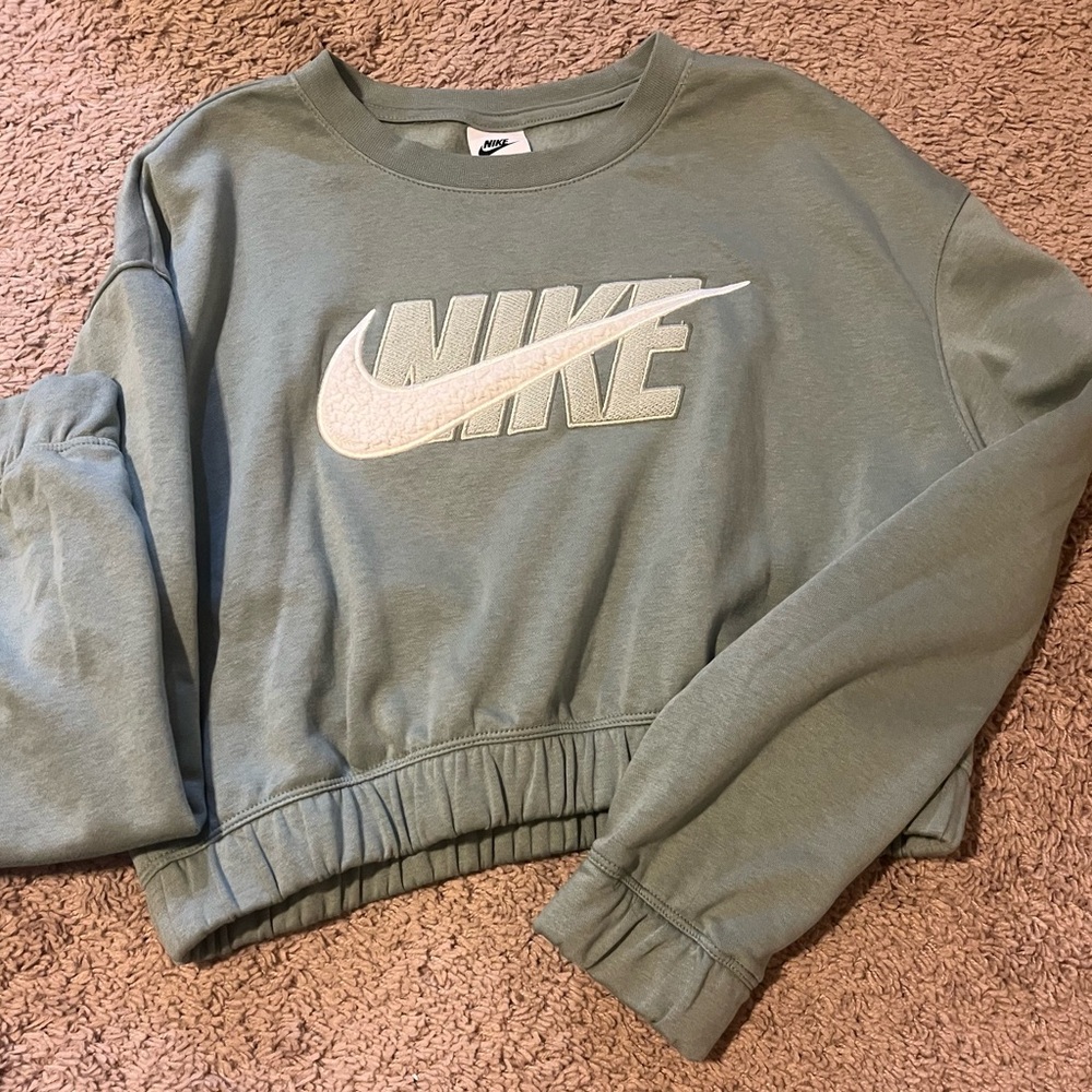 NWOT soft Nike sweater. Never worn.